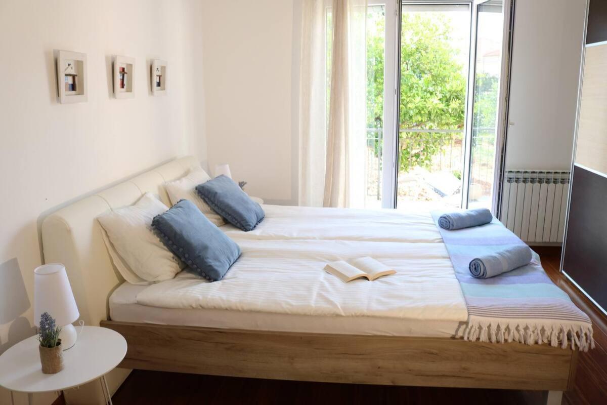 Apartments Ela Трогір Екстер'єр фото