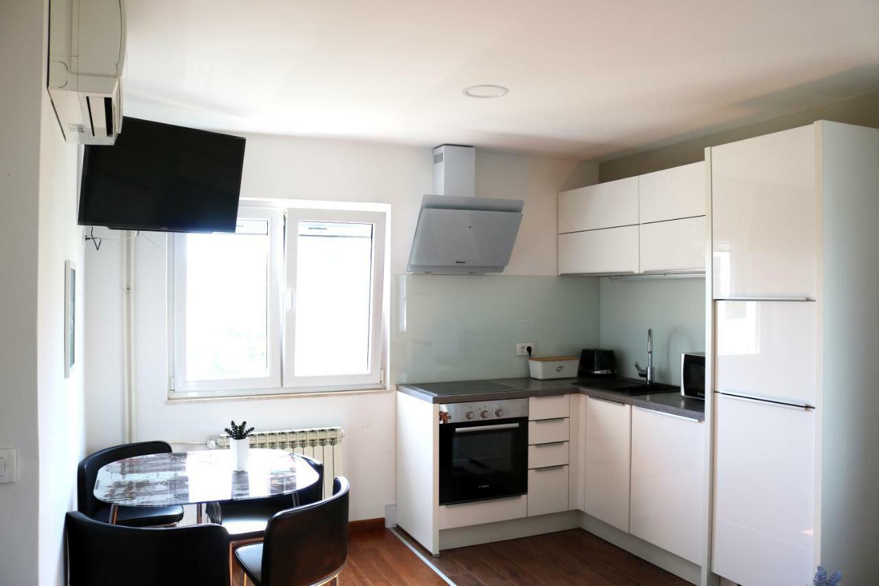Apartments Ela Трогір Екстер'єр фото