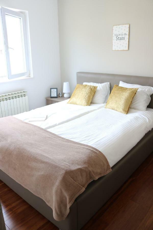 Apartments Ela Трогір Екстер'єр фото